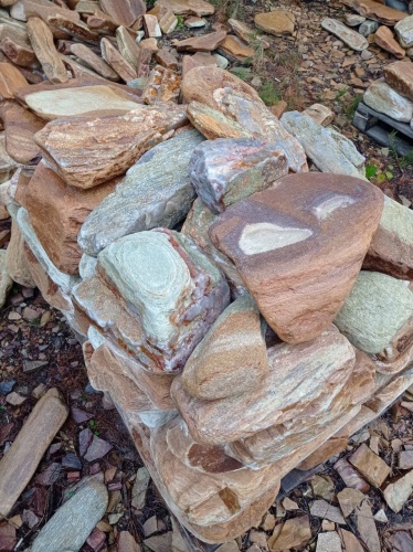 Златолит жёлтый, жёлто-зелёный глыбки и валуны для ланшафтного дизайна купить в Нягани