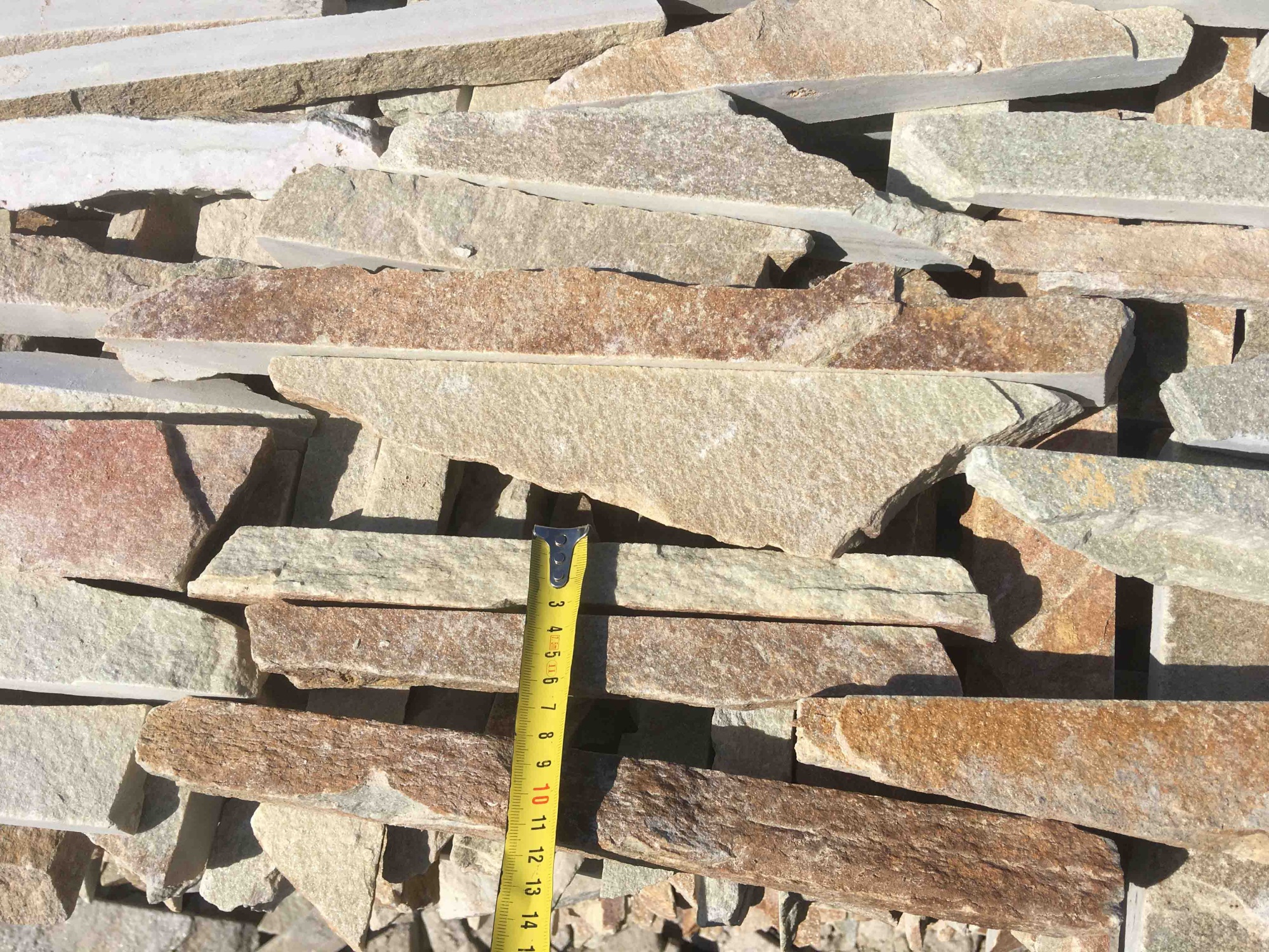 Горбушка златолит золотистый для облицовки купить в Нягани