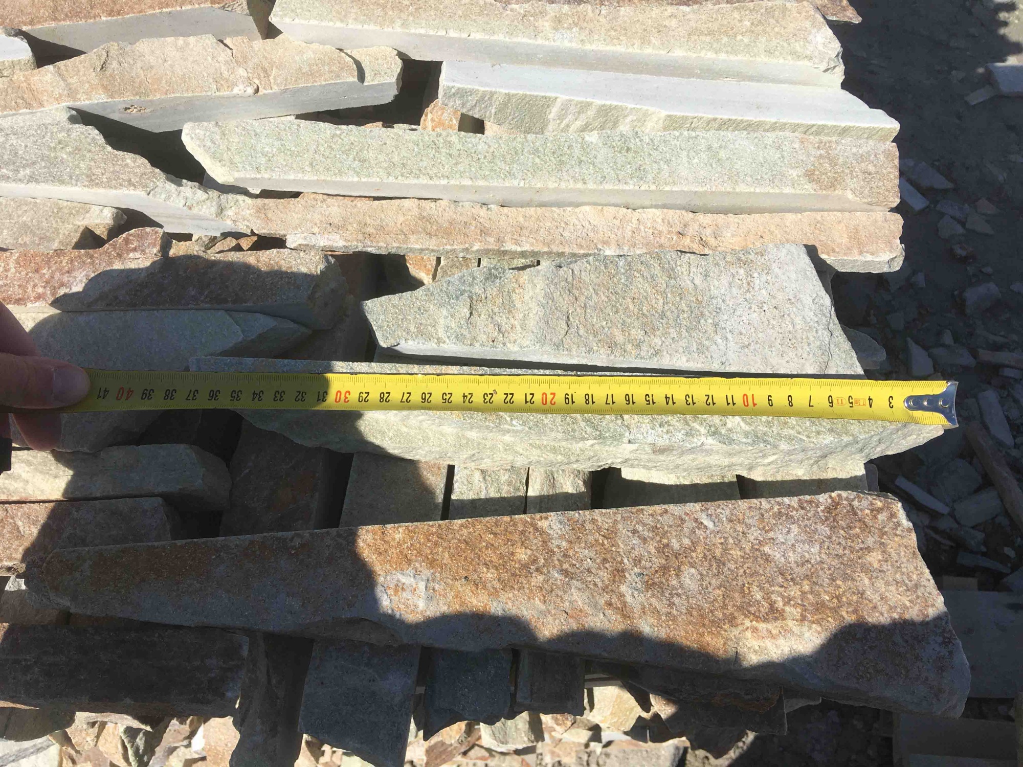 Горбушка златолит золотистый для облицовки купить в Нягани