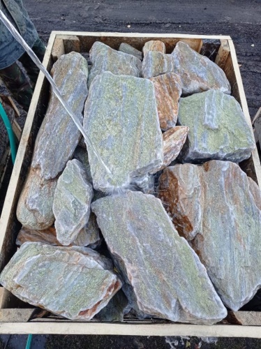 Златолит жёлтый, жёлто-зелёный глыбки и валуны для ланшафтного дизайна купить в Нягани