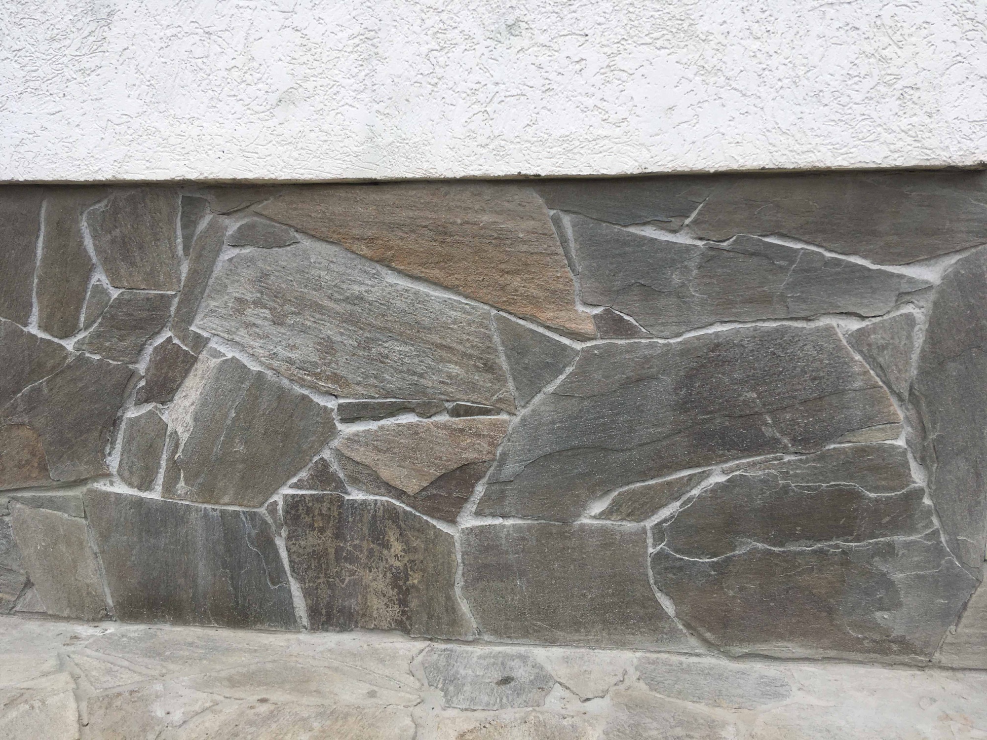 Плитняк златолит Уральский для цоколя, отмостки купить в Нягани