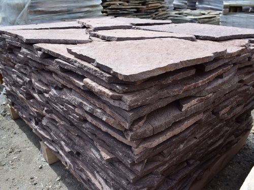 Плитняк лемезит бордовый для облицовки цоколя 20-25 мм  купить в Нягани