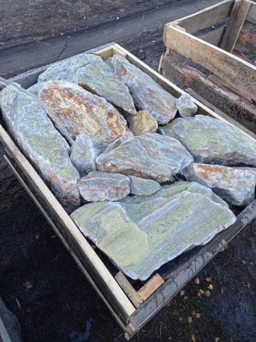 Златолит жёлтый, жёлто-зелёный глыбки и валуны для ланшафтного дизайна купить в Нягани