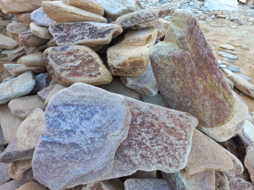 Златолит жёлтый, жёлто-зелёный глыбки и валуны для ланшафтного дизайна купить в Нягани