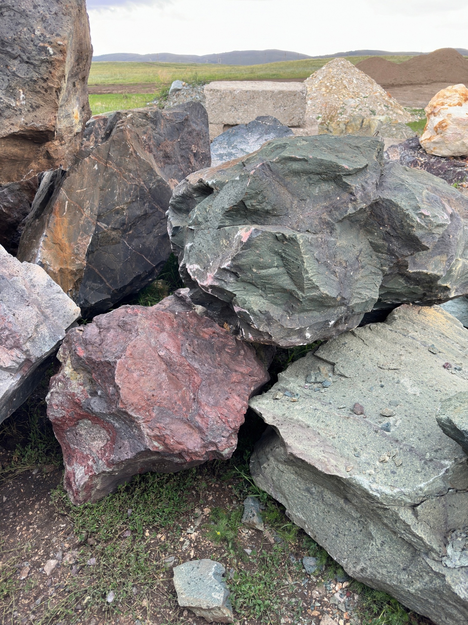 Камни для ландшафтного дизайна зелёные 10-60 килограмм купить в Нягани