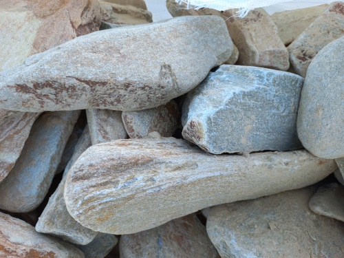 Златолит жёлтый, жёлто-зелёный глыбки и валуны для ланшафтного дизайна купить в Нягани