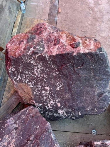 Камни для ландшафтного дизайна красно-фиолетовые 10-60 килограмм купить в Нягани