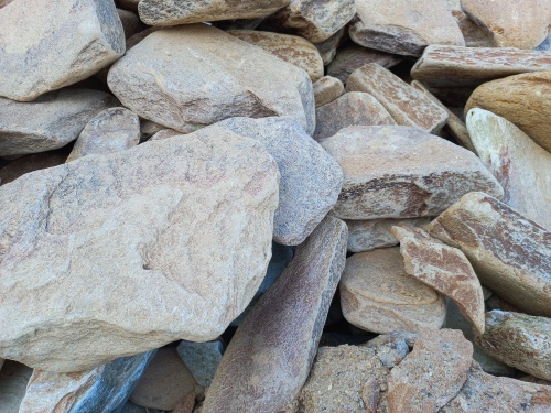 Златолит жёлтый, жёлто-зелёный глыбки и валуны для ланшафтного дизайна купить в Нягани