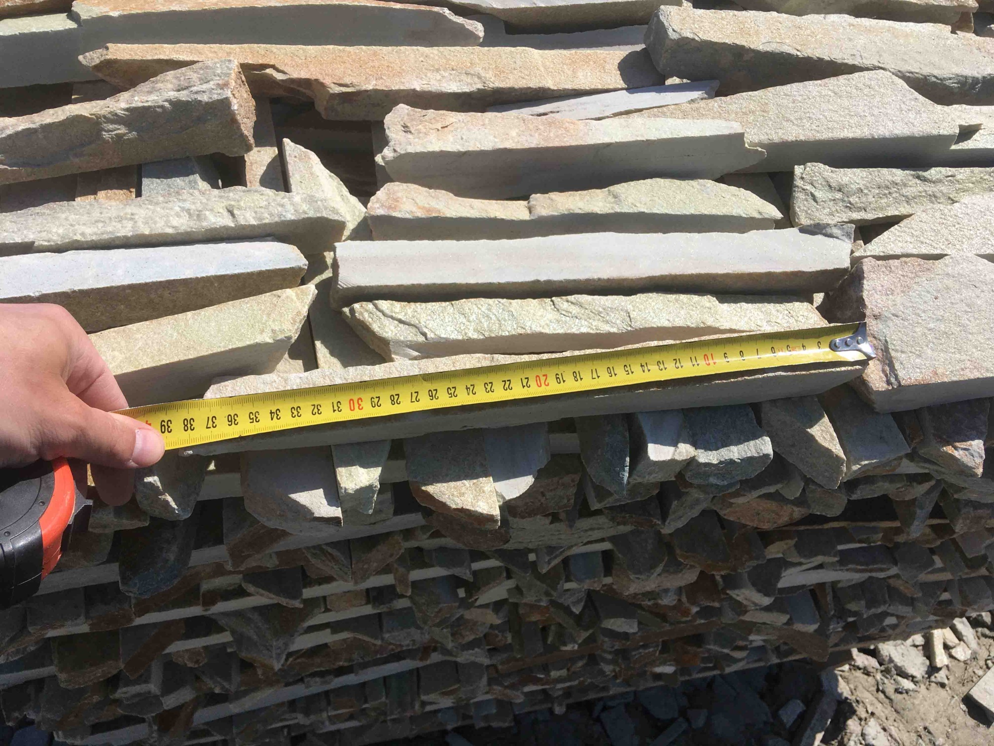 Горбушка златолит золотистый для облицовки купить в Нягани