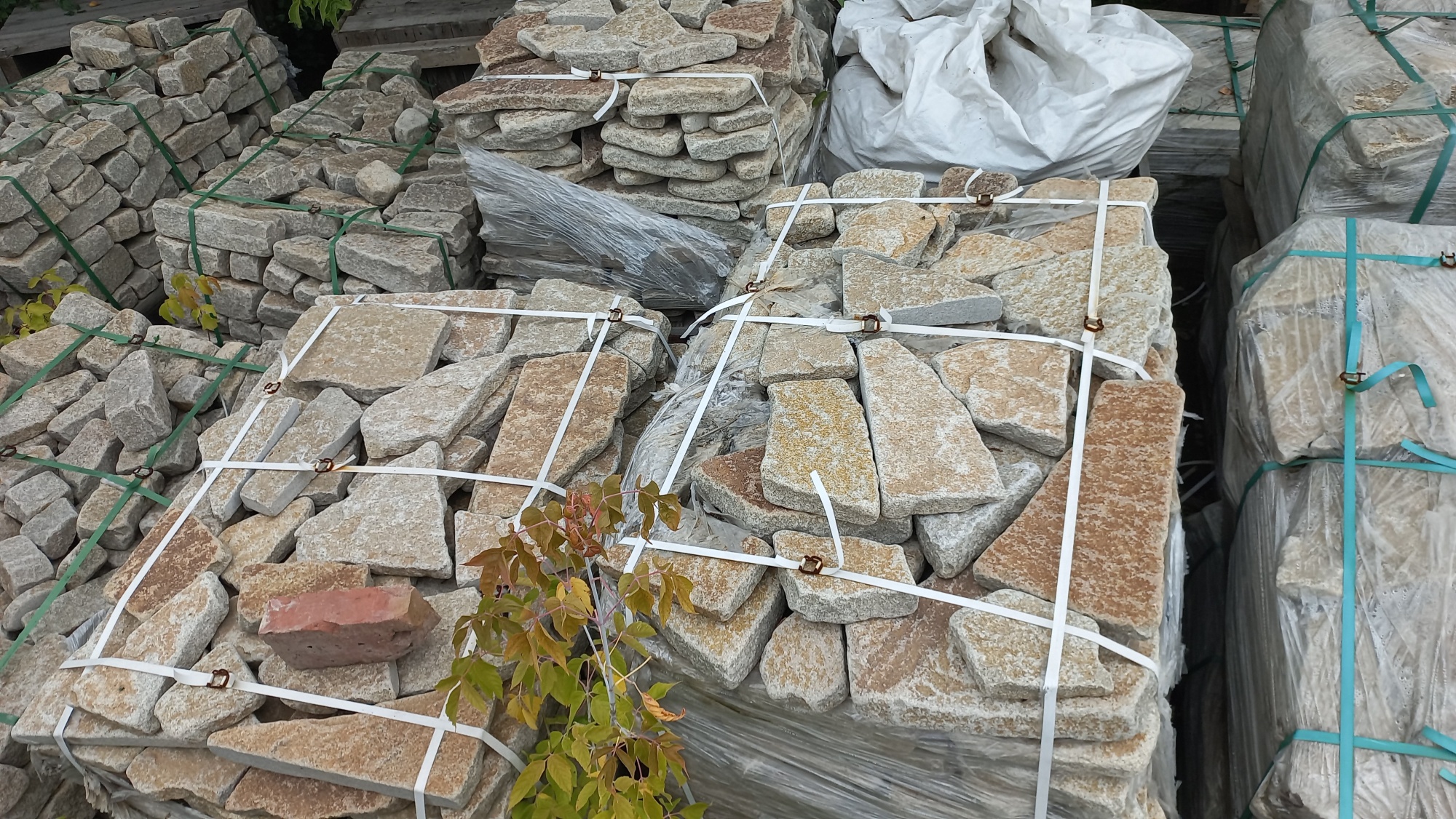 Плитняк гранитный галтованный купить в Нягани