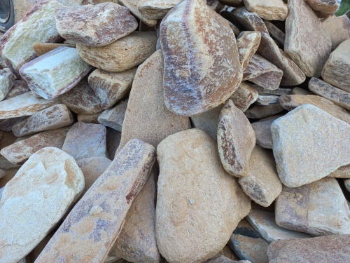 Златолит жёлтый, жёлто-зелёный глыбки и валуны для ланшафтного дизайна купить в Нягани