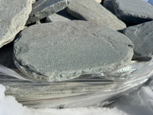 Плитняк златолит зелёный галтованный для мощения на бетон купить в Нягани