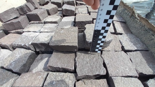 Брусчатка колотая красная